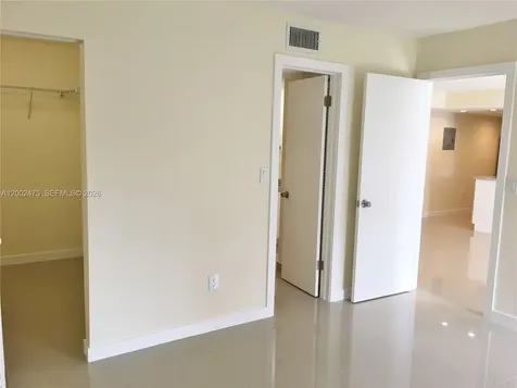 4709 NW 7th Street Miami FL 33126