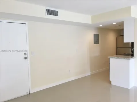 4709 NW 7th Street Miami FL 33126