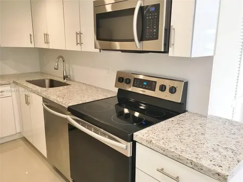 4709 NW 7th Street Miami FL 33126