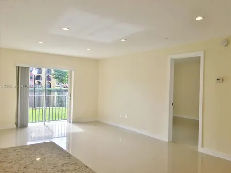 4709 NW 7th Street Miami FL 33126