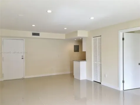 4709 NW 7th Street Miami FL 33126