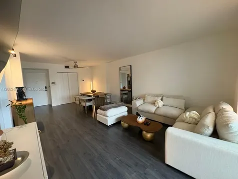 4200 Hillcrest Drive Hollywood FL 33021