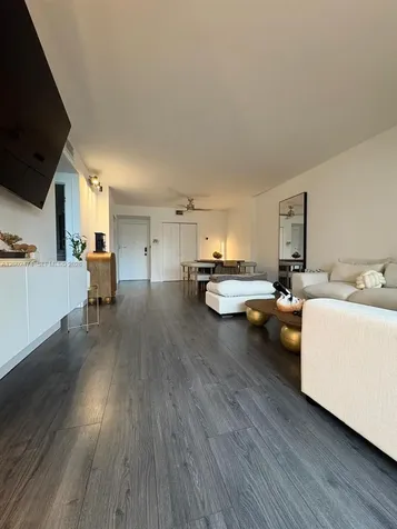4200 Hillcrest Drive Hollywood FL 33021