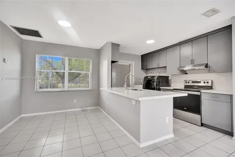 5532 SW 22nd Street West Park FL 33023