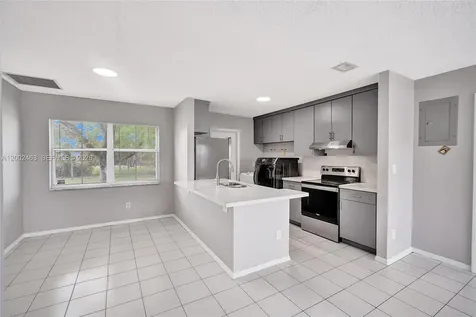 5532 SW 22nd Street West Park FL 33023