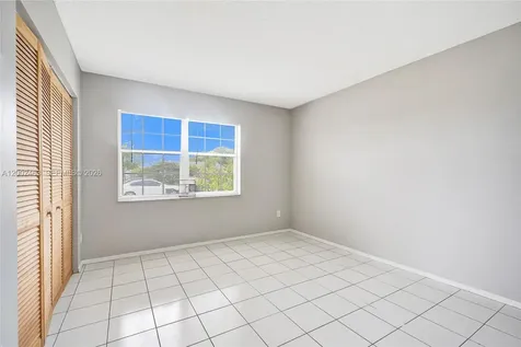 5532 SW 22nd Street West Park FL 33023