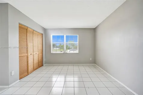 5532 SW 22nd Street West Park FL 33023