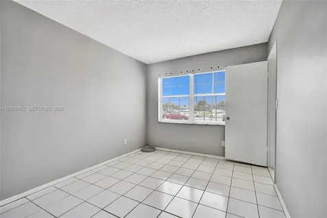 5532 SW 22nd Street West Park FL 33023