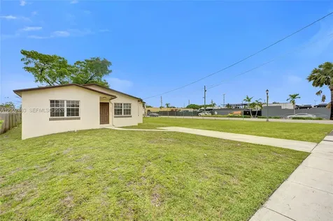 5532 SW 22nd Street West Park FL 33023