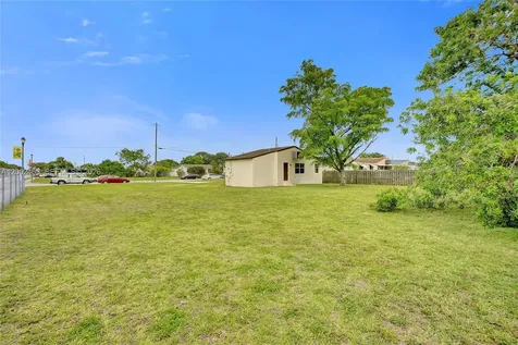 5532 SW 22nd Street West Park FL 33023