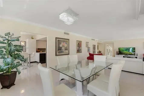 5660 Collins Avenue Miami Beach FL 33140
