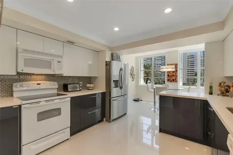 5660 Collins Avenue Miami Beach FL 33140