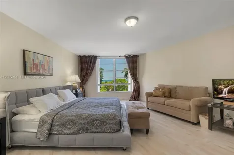 5660 Collins Avenue Miami Beach FL 33140