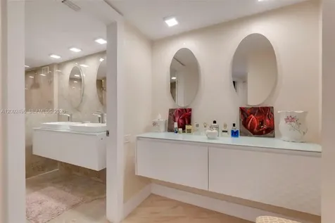 5660 Collins Avenue Miami Beach FL 33140