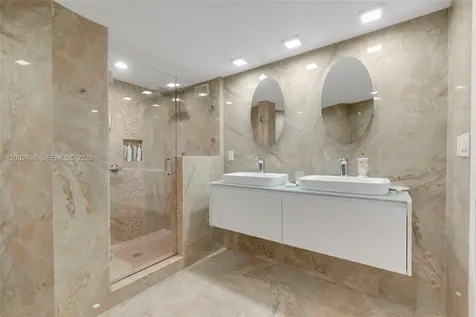 5660 Collins Avenue Miami Beach FL 33140
