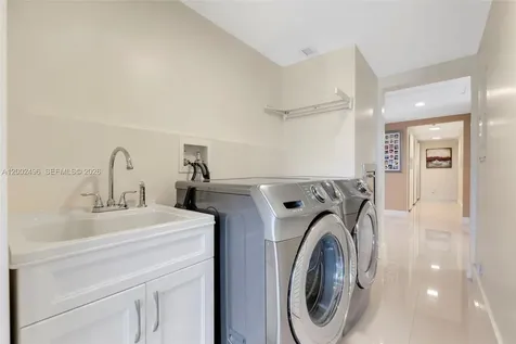 5660 Collins Avenue Miami Beach FL 33140