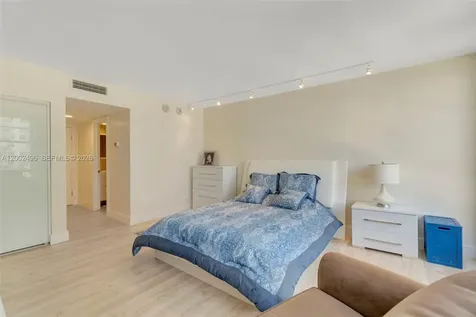 5660 Collins Avenue Miami Beach FL 33140