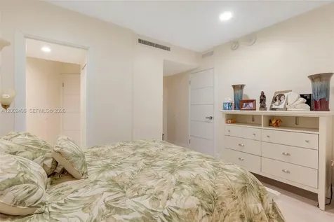 5660 Collins Avenue Miami Beach FL 33140