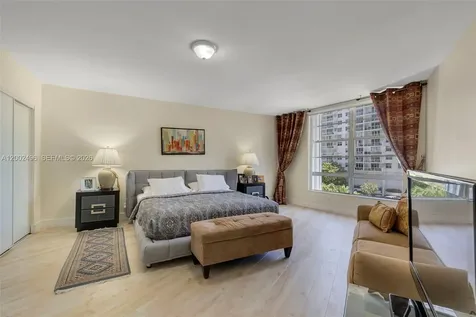 5660 Collins Avenue Miami Beach FL 33140