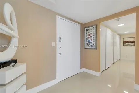 5660 Collins Avenue Miami Beach FL 33140