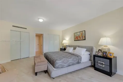 5660 Collins Avenue Miami Beach FL 33140