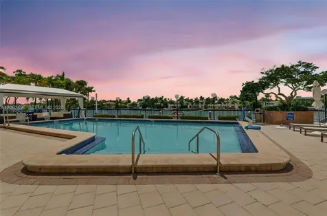 5660 Collins Avenue Miami Beach FL 33140