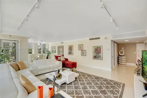 5660 Collins Avenue Miami Beach FL 33140