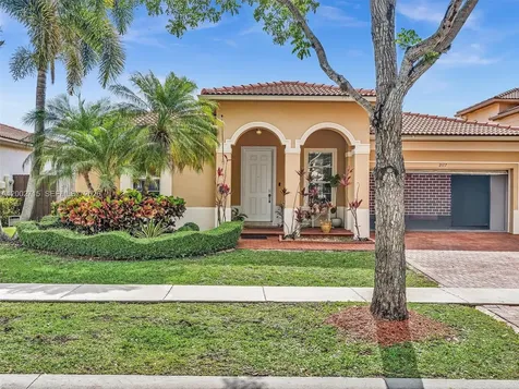 2117 NE 40th Road Homestead FL 33033