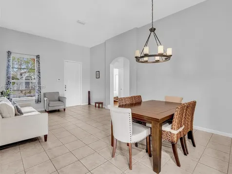 2117 NE 40th Road Homestead FL 33033