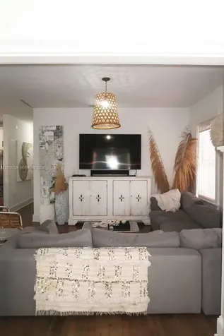 2272 SW 11th Terrace Miami FL 33135