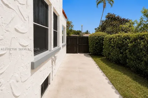 2272 SW 11th Terrace Miami FL 33135