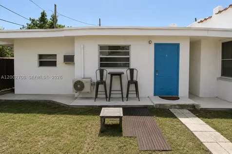 2272 SW 11th Terrace Miami FL 33135