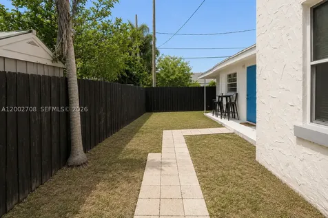 2272 SW 11th Terrace Miami FL 33135