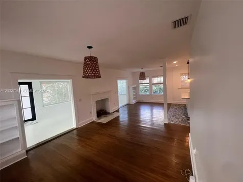 2272 SW 11th Terrace Miami FL 33135