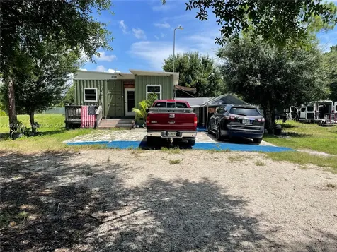 551 Avenue Del Sur Clewiston FL 33440