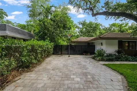 2140 NE 190th Terrace Miami FL 33179