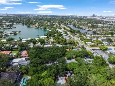 2140 NE 190th Terrace Miami FL 33179