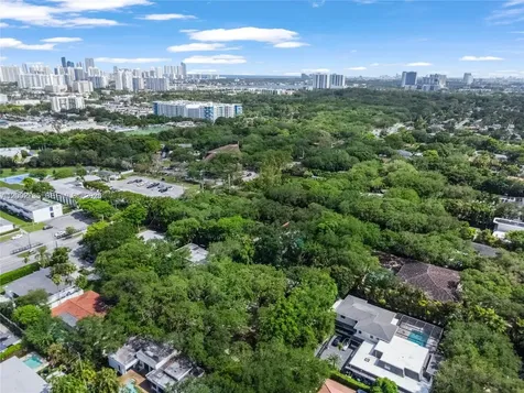 2140 NE 190th Terrace Miami FL 33179