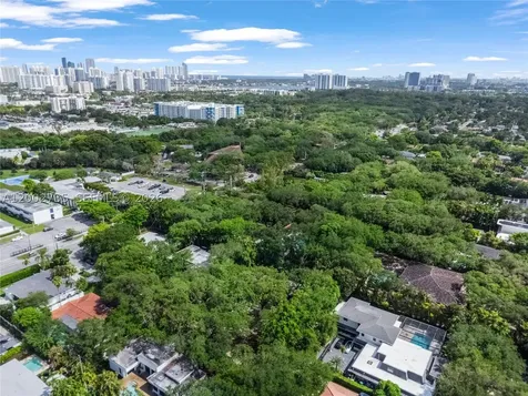 2140 NE 190th Terrace Miami FL 33179