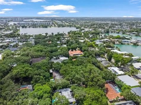 2140 NE 190th Terrace Miami FL 33179