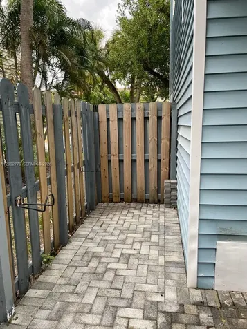 81 SW 3rd Street Pompano Beach FL 33060