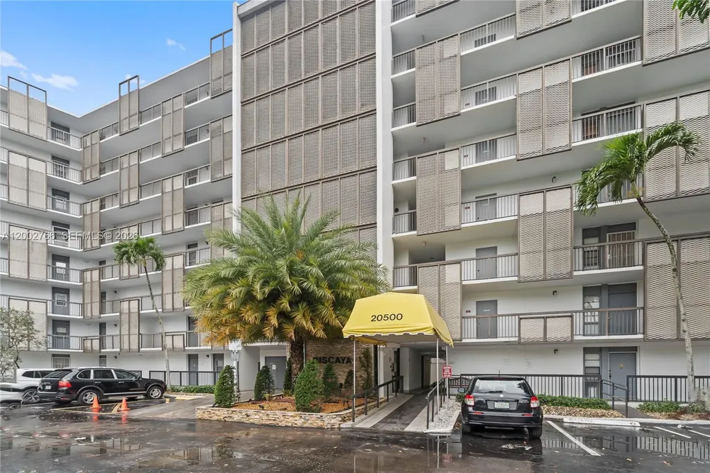 20500 W Country Club Drive Aventura FL 33180