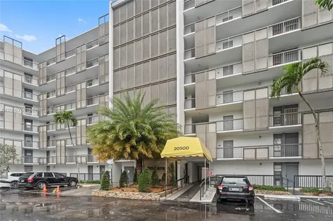 20500 W Country Club Drive Aventura FL 33180