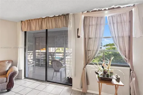 20500 W Country Club Drive Aventura FL 33180