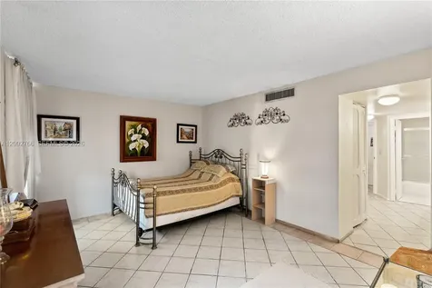 20500 W Country Club Drive Aventura FL 33180