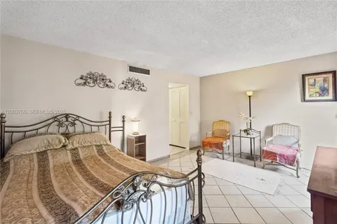 20500 W Country Club Drive Aventura FL 33180