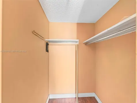 4713 NW 7th Street Miami FL 33126