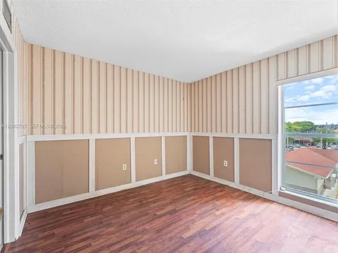 4713 NW 7th Street Miami FL 33126