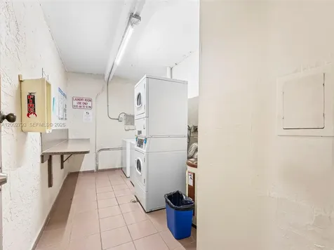 4713 NW 7th Street Miami FL 33126