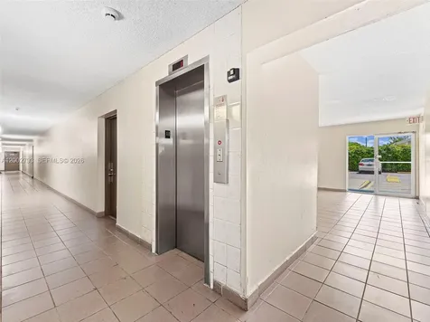 4713 NW 7th Street Miami FL 33126